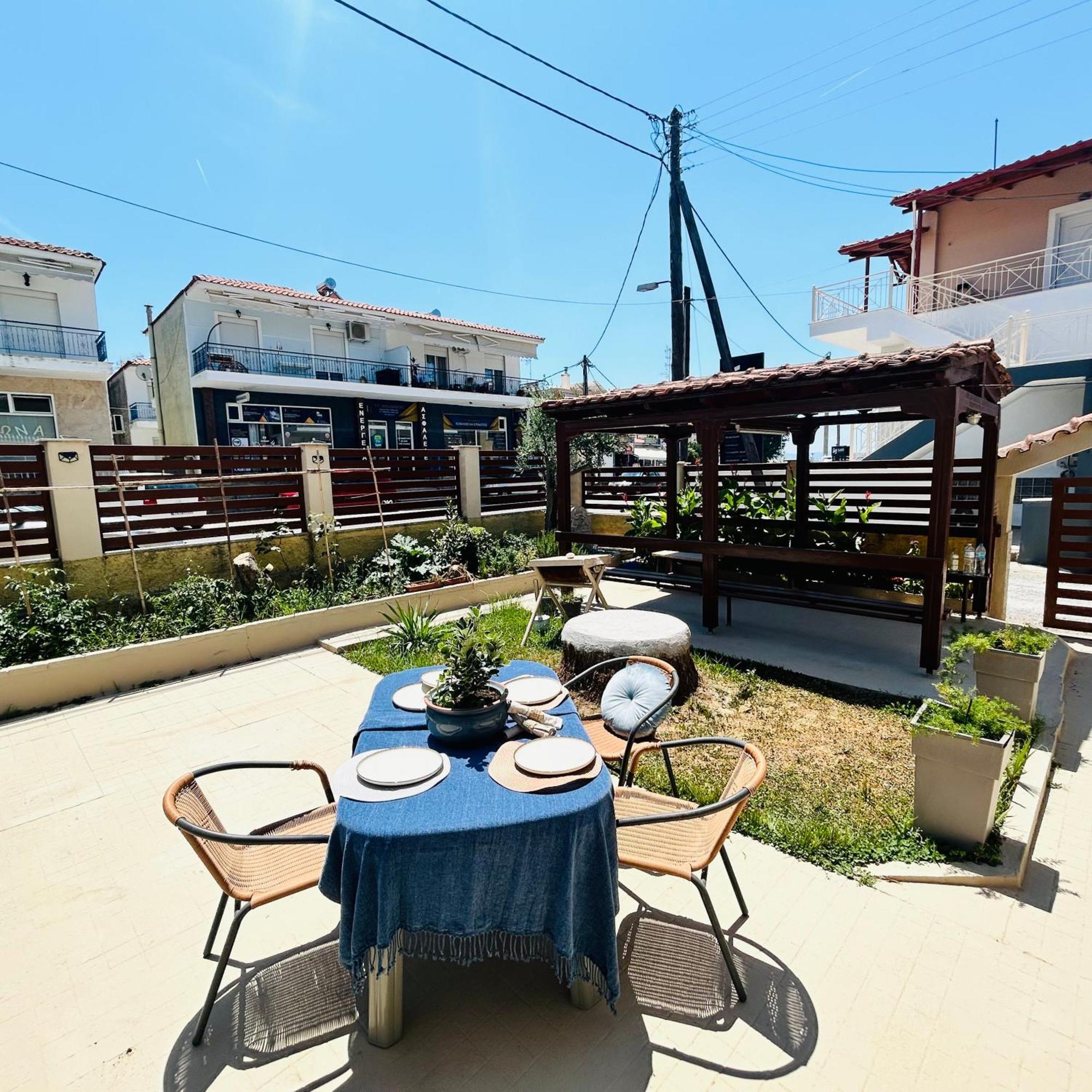 Next To The Beach Apartments Ofrinion Ngoại thất bức ảnh